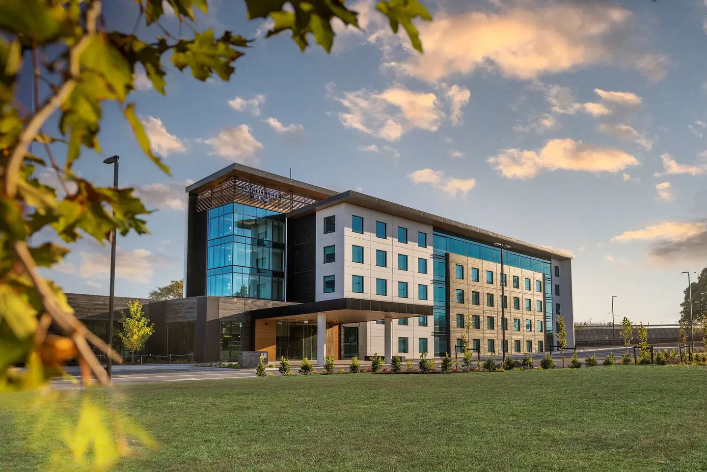 Doubletree By Hilton Karaka EXTERIOR