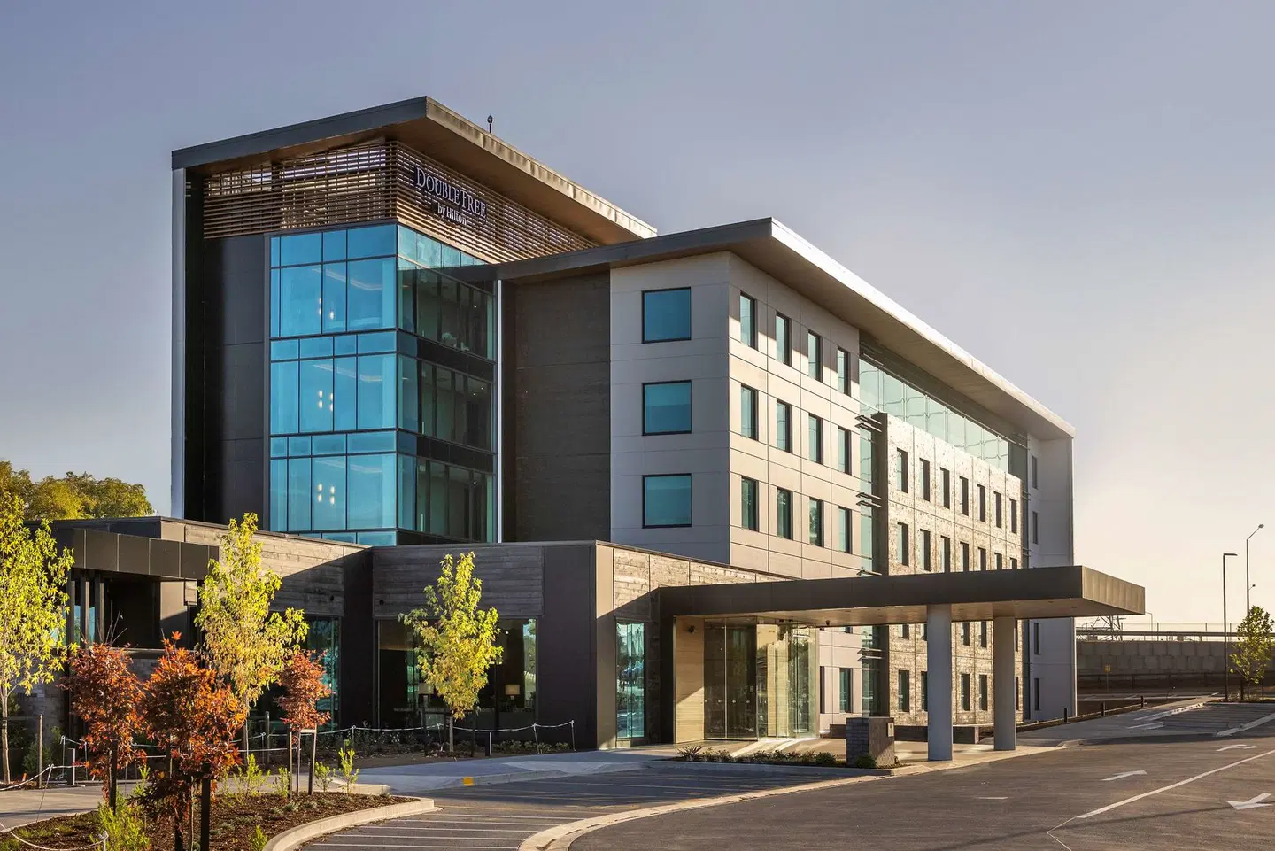 Doubletree By Hilton Karaka EXTERIOR