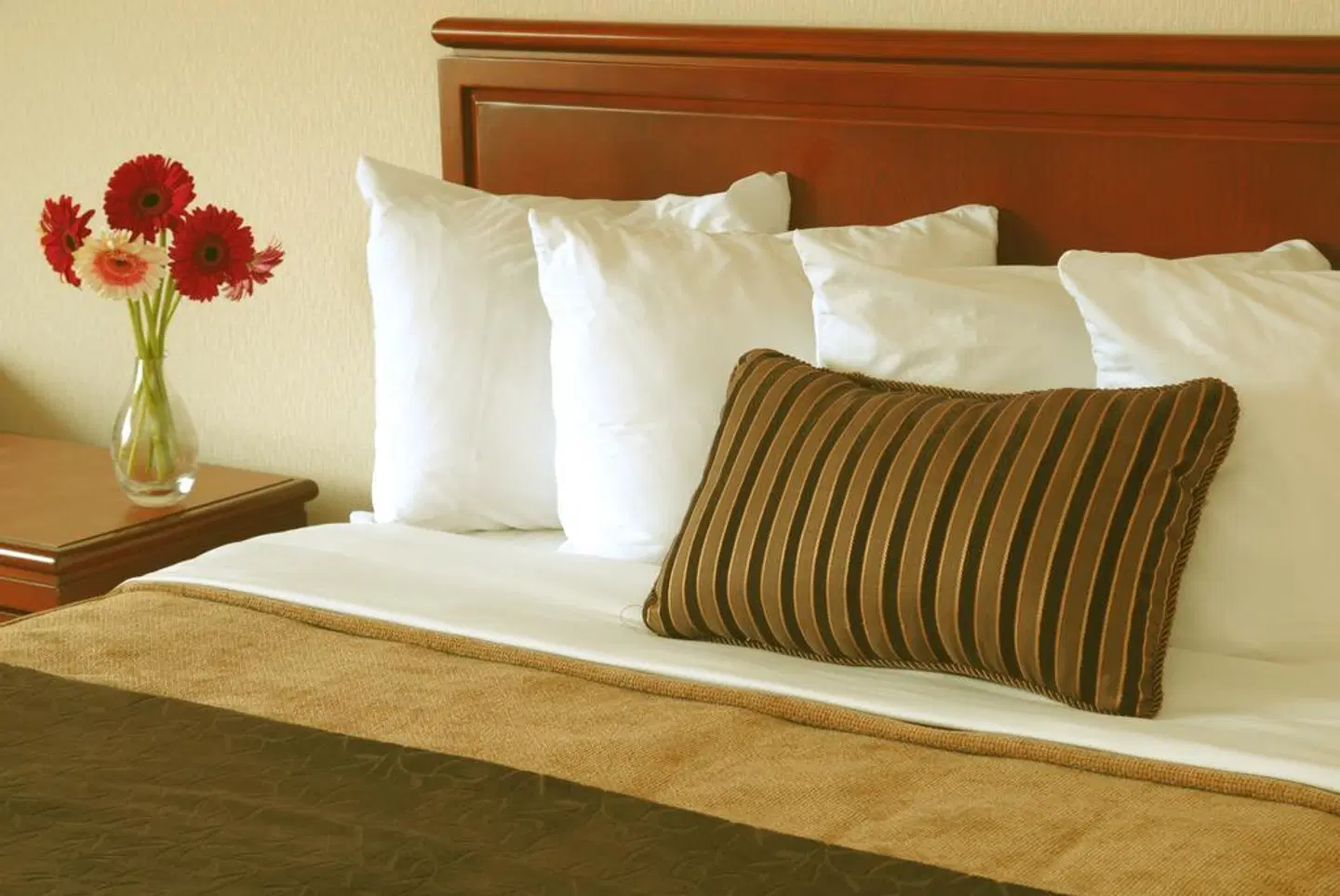 Quality Hotel Montreal East ROOM_EXAMPLE