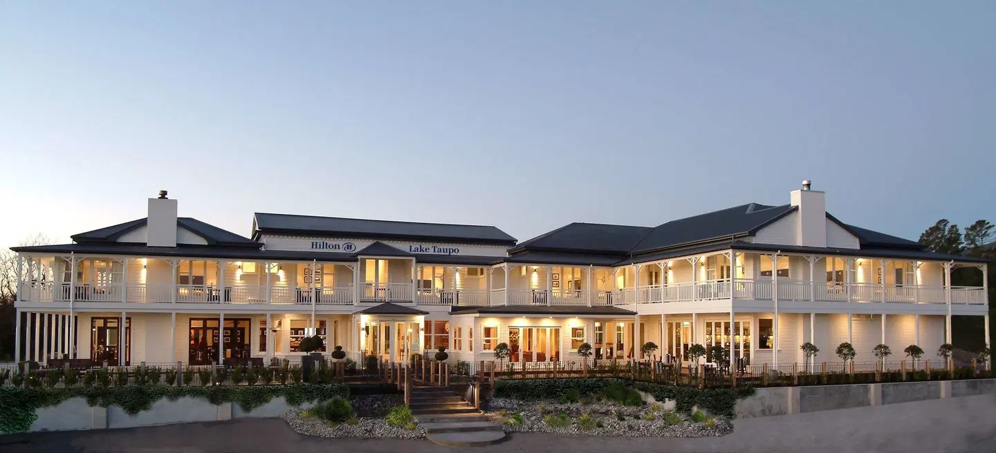 Hilton Lake Taupo EXTERIOR