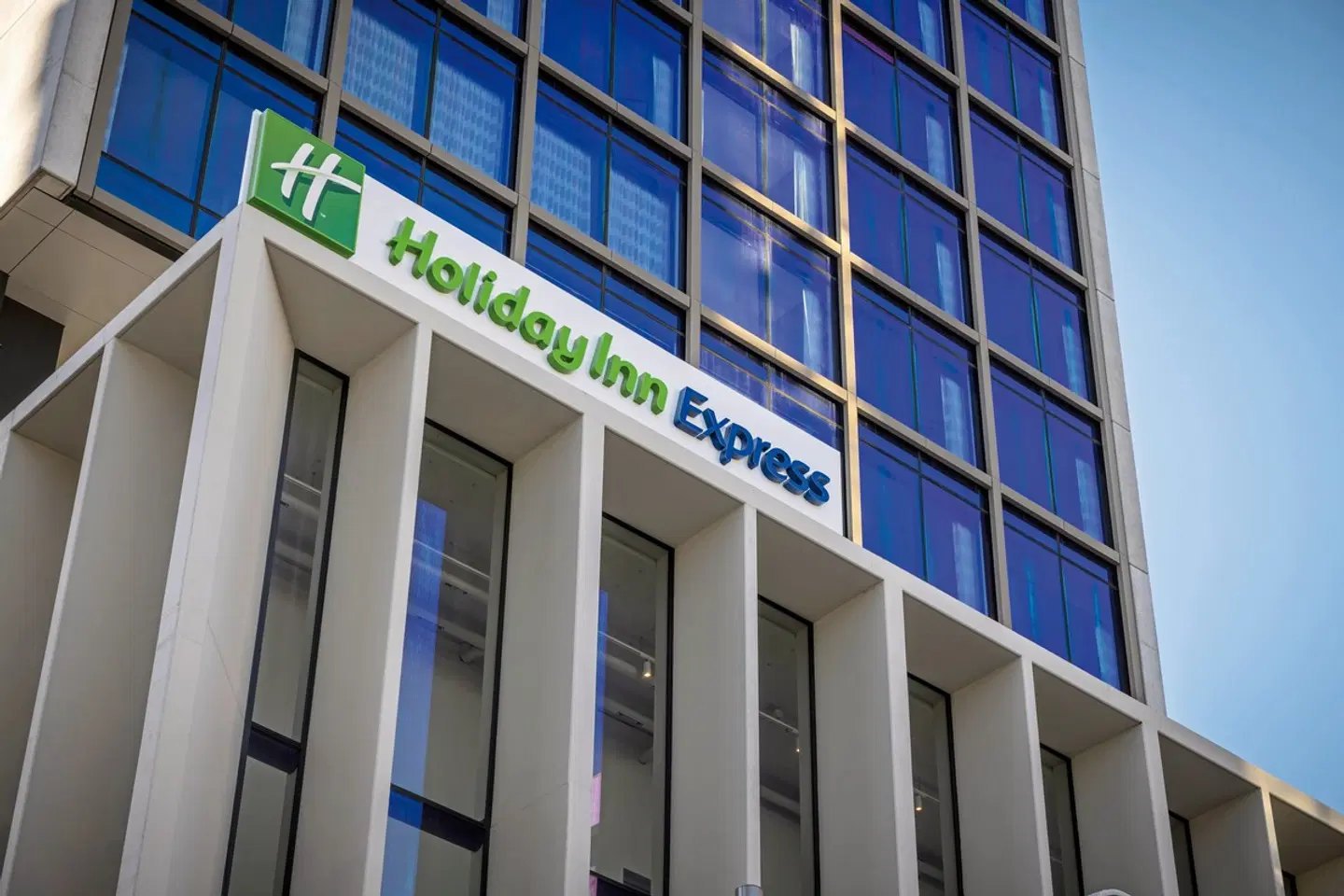 Holiday Inn Express Auckland City Centre EXTERIOR