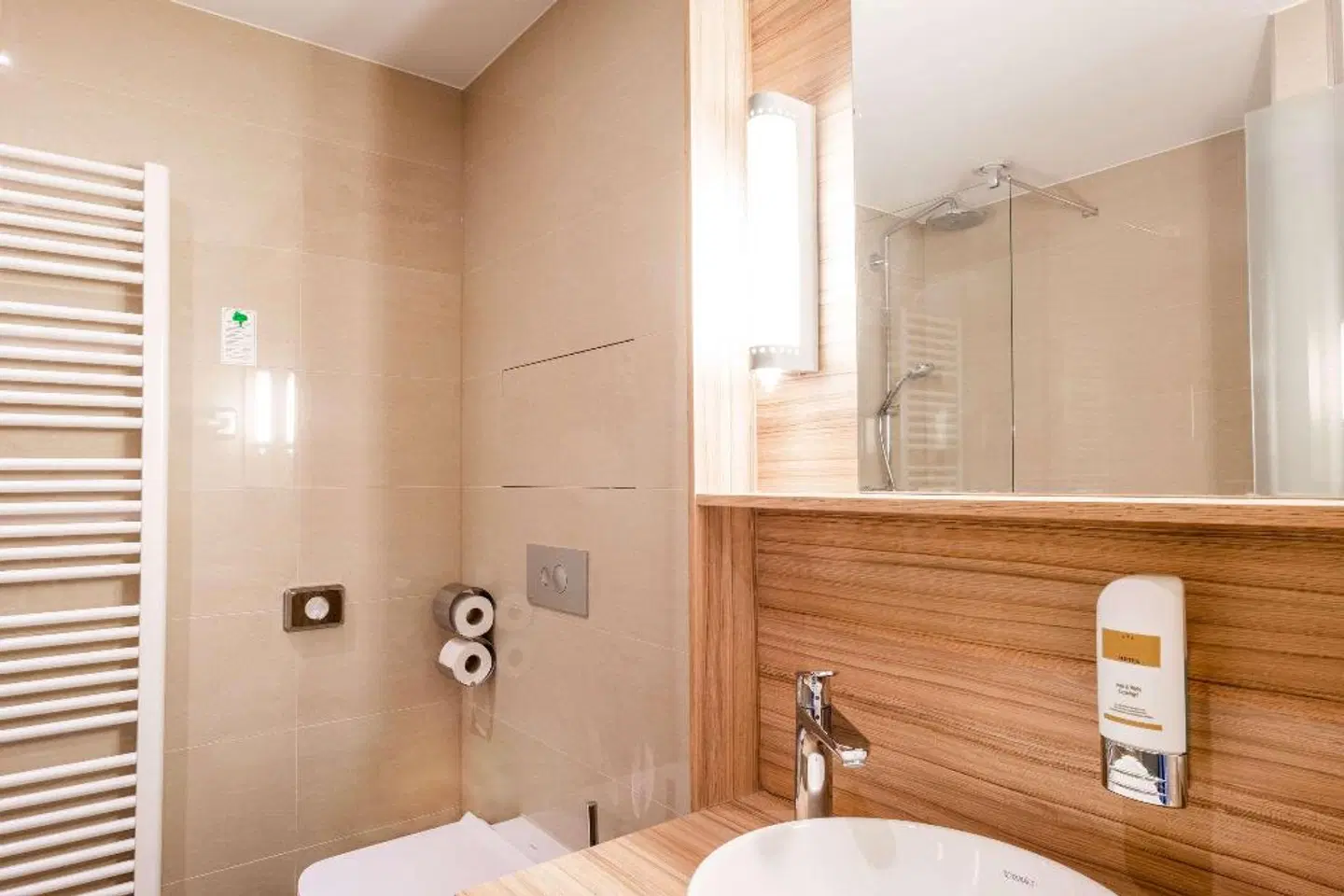 Star G Hotel Premium Dresden Altmarkt Badezimmer