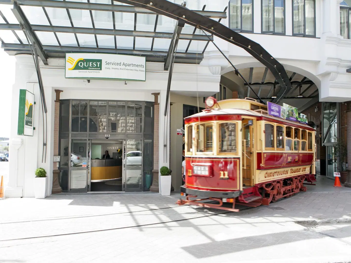 Quest Cathedral Junction LOUNGE_LOBBY