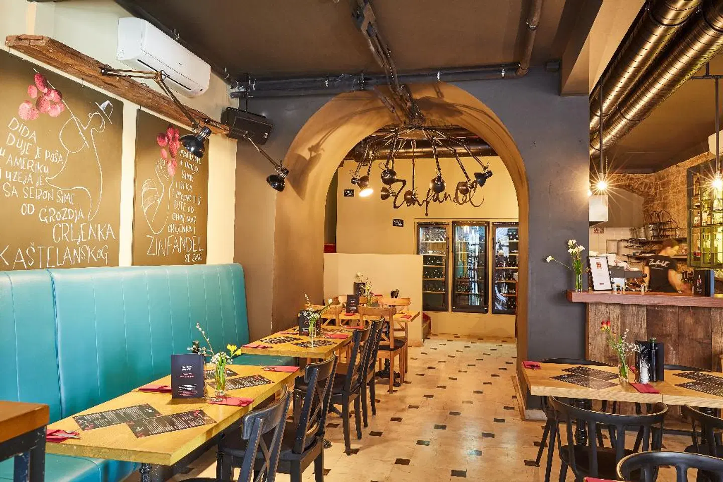 Plaza Marchi Old Town Bar