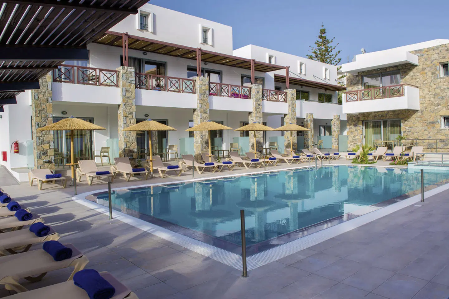 South Coast OUTDOOR_POOL