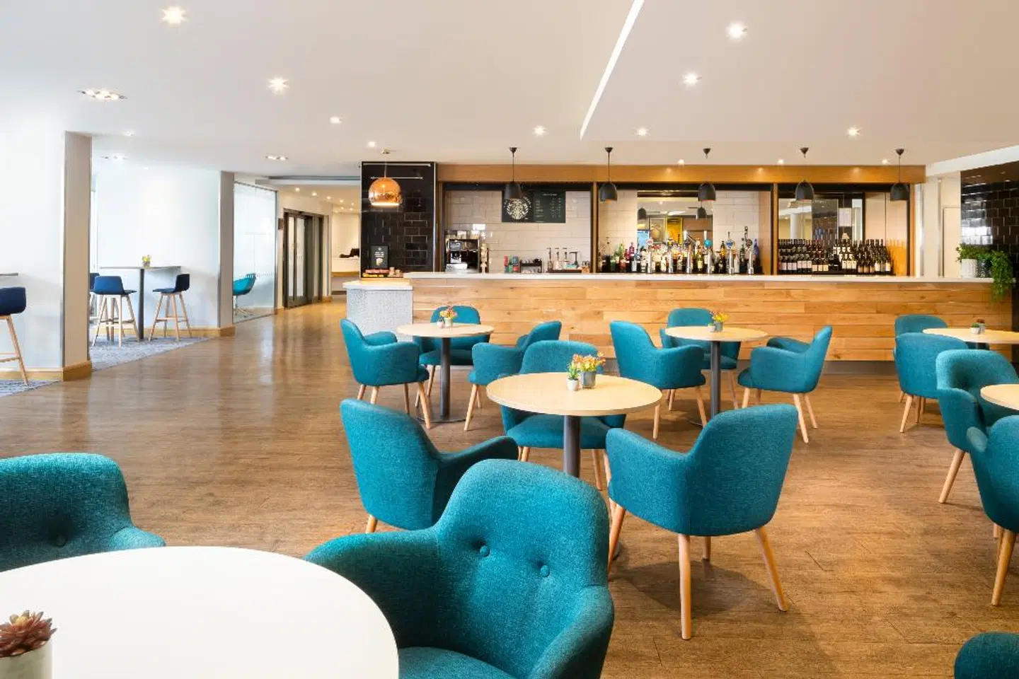 Holiday Inn London Gatwick Airport Bar