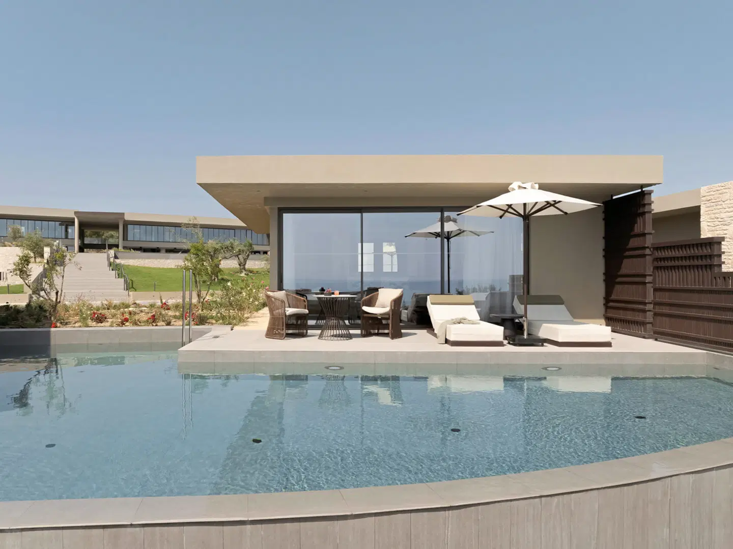 King Jason Zante OUTDOOR_POOL