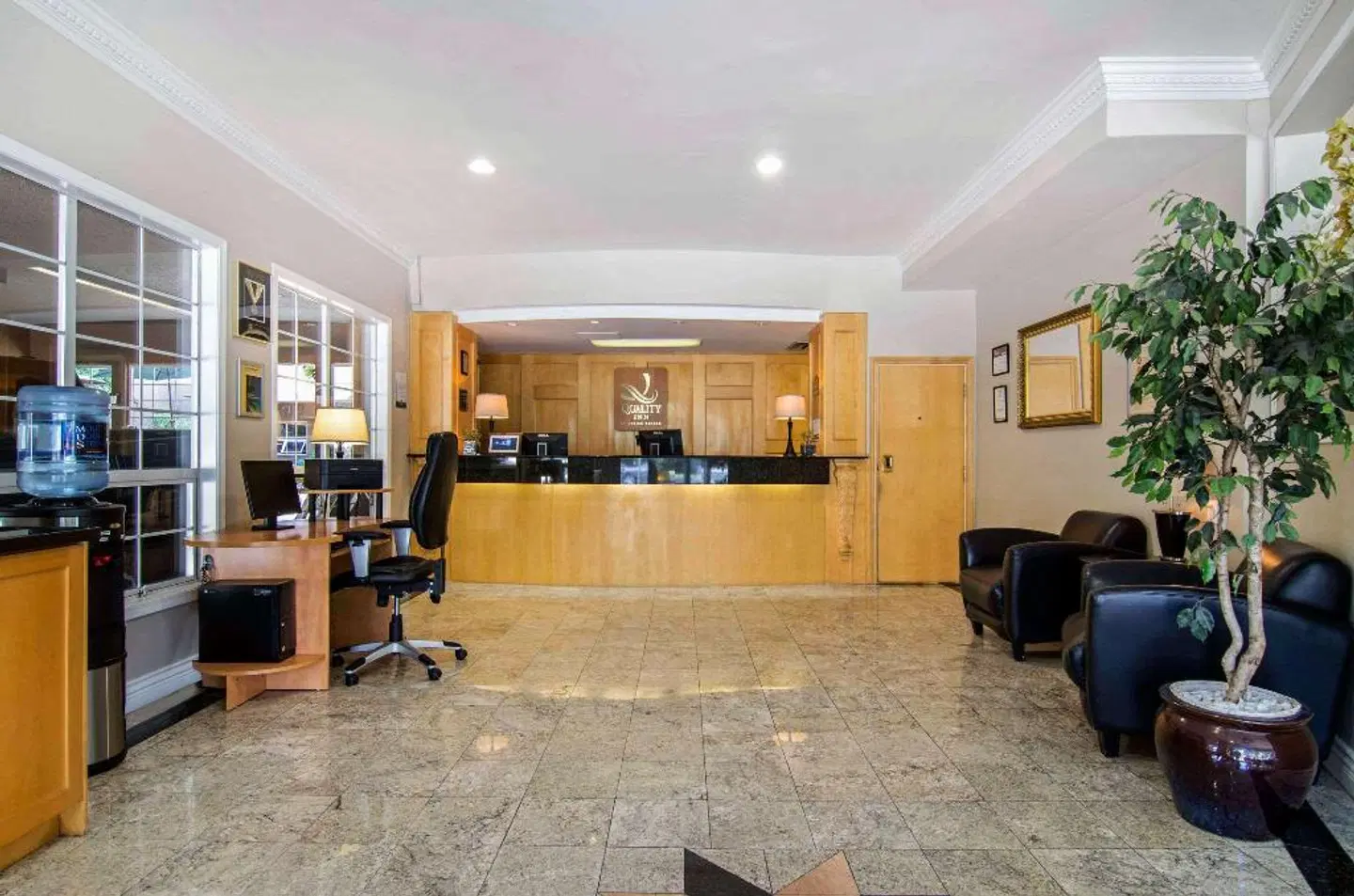 Quality Inn Downtown Inner Harbour LOUNGE_LOBBY