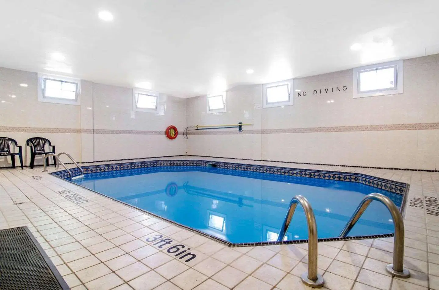 Quality Inn Downtown Inner Harbour Hallenbad