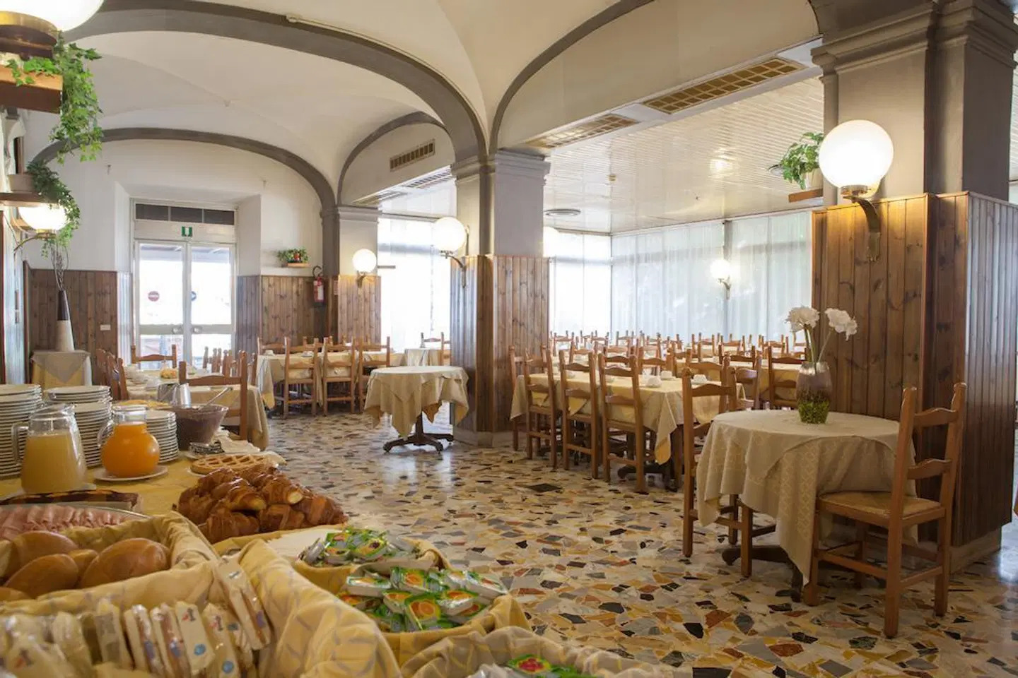 Auto Park Hotel Restaurant