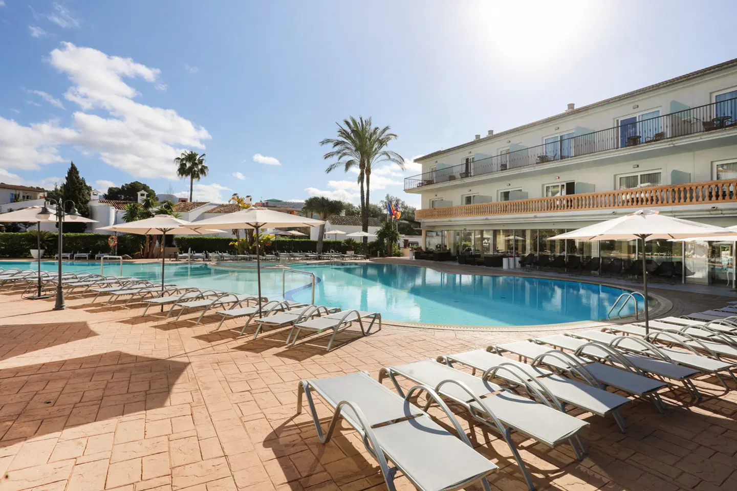 La Pergola OUTDOOR_POOL