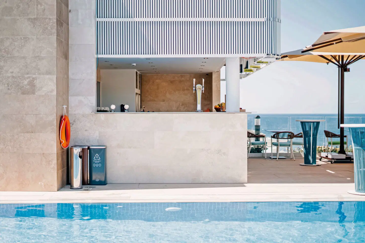 Reef Hotel & Spa OUTDOOR_POOL