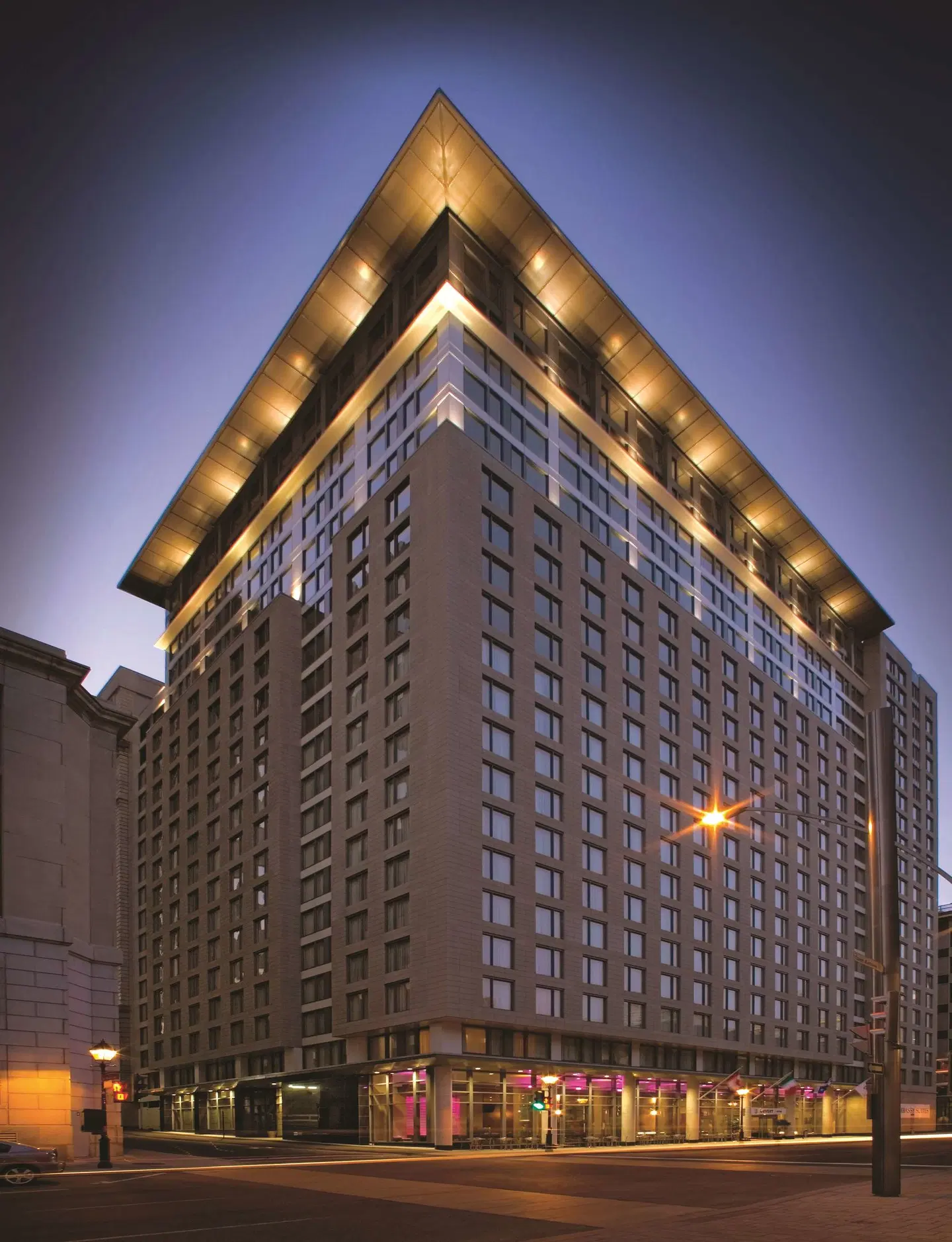 Embassy Suites by Hilton - Montreal EXTERIOR