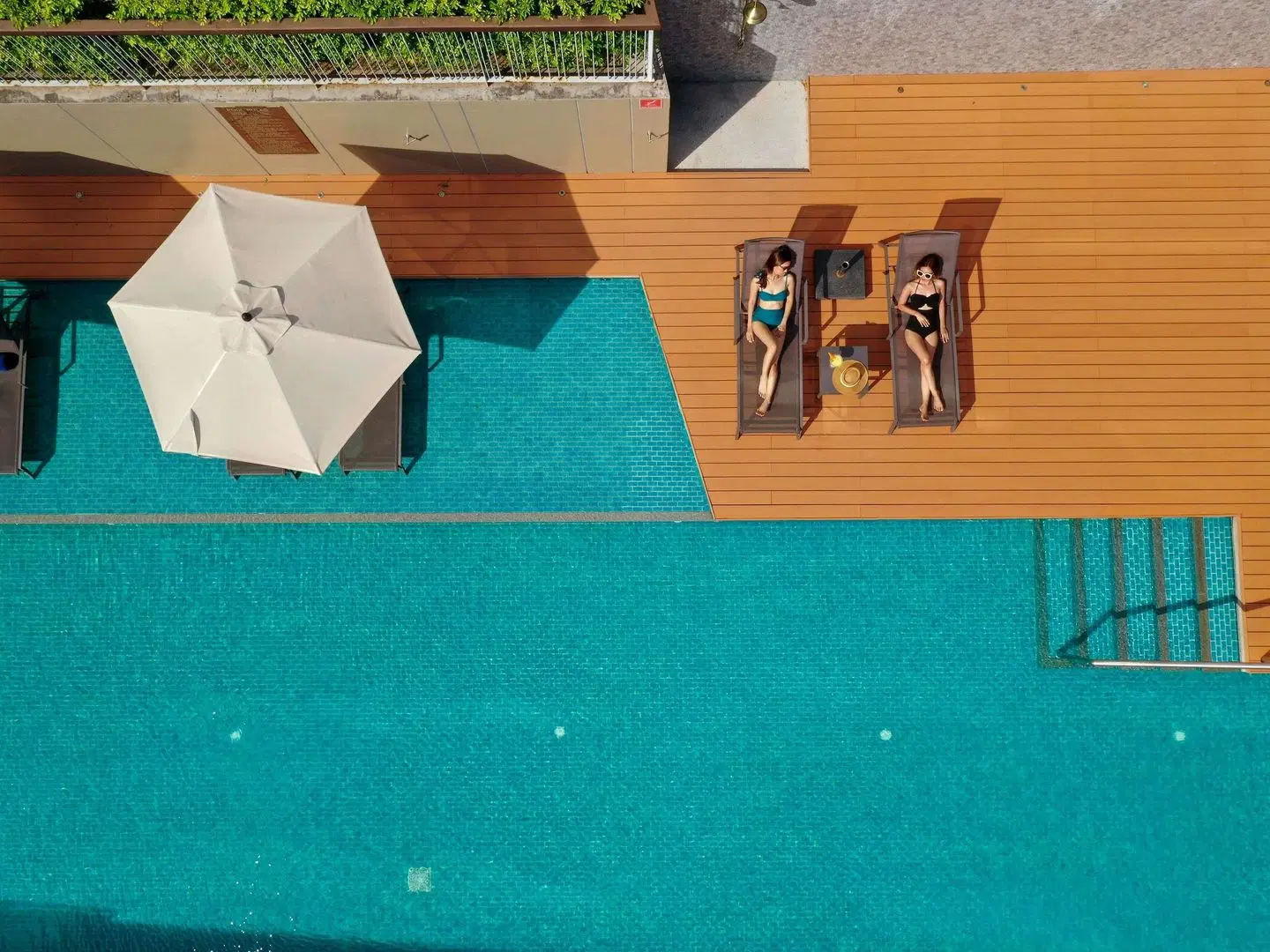 The Andaman Beach Hotel Phuket Tiere