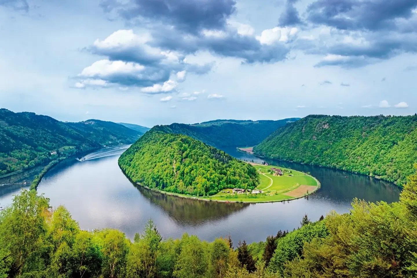 MS Prinzessin Katharina - entlang der Donau bis Wien LANDSCAPE