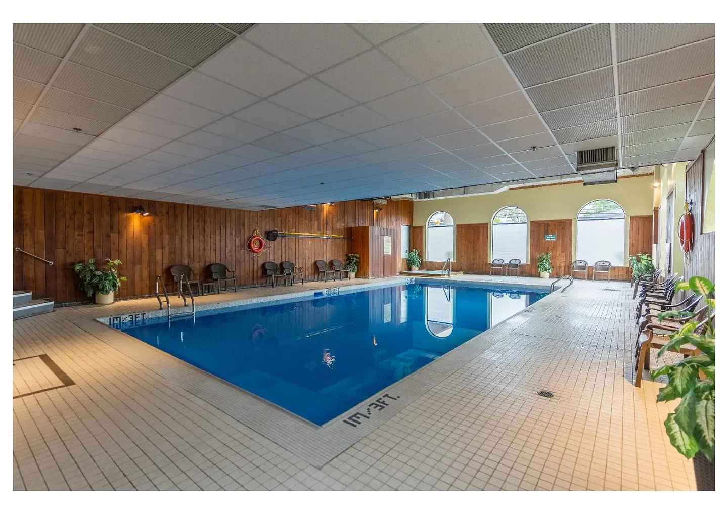 Glengarry Extended Stays Hallenbad