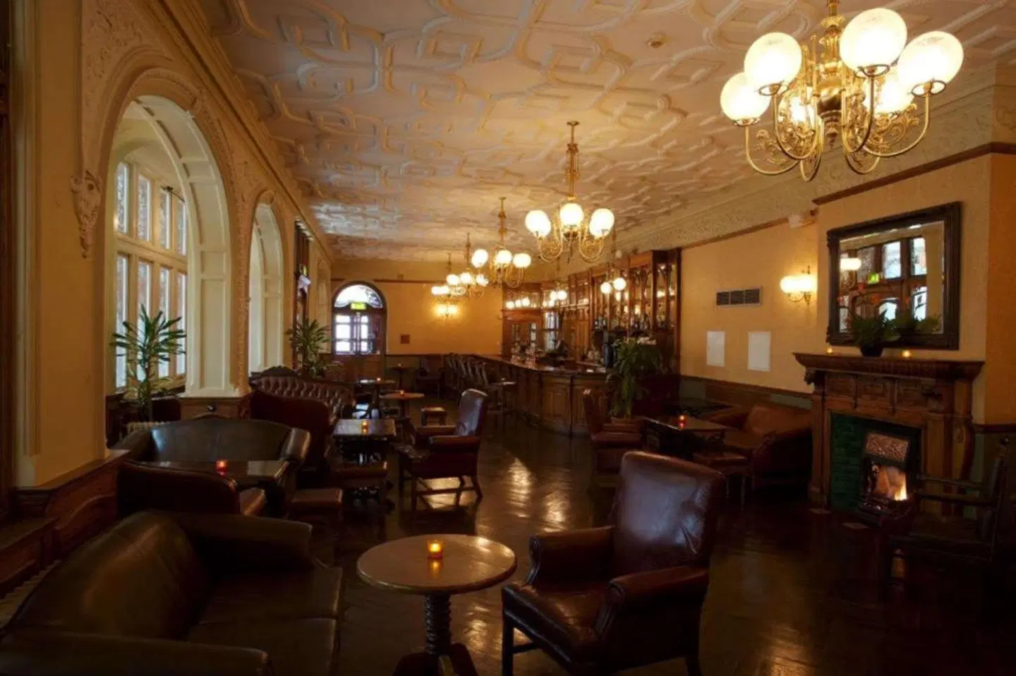 Clayton Crown Hotel London Bar