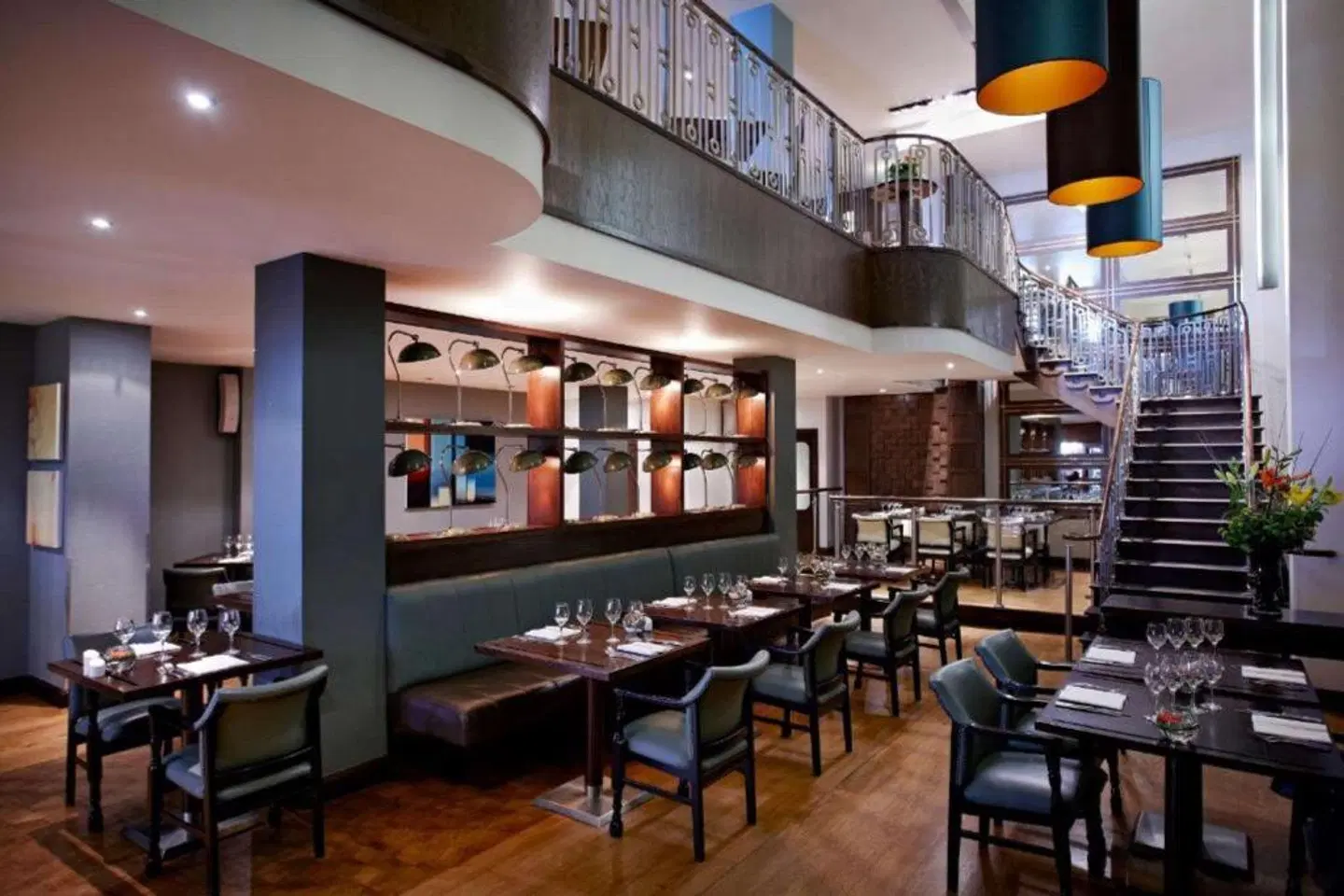 Clayton Crown Hotel London Bar