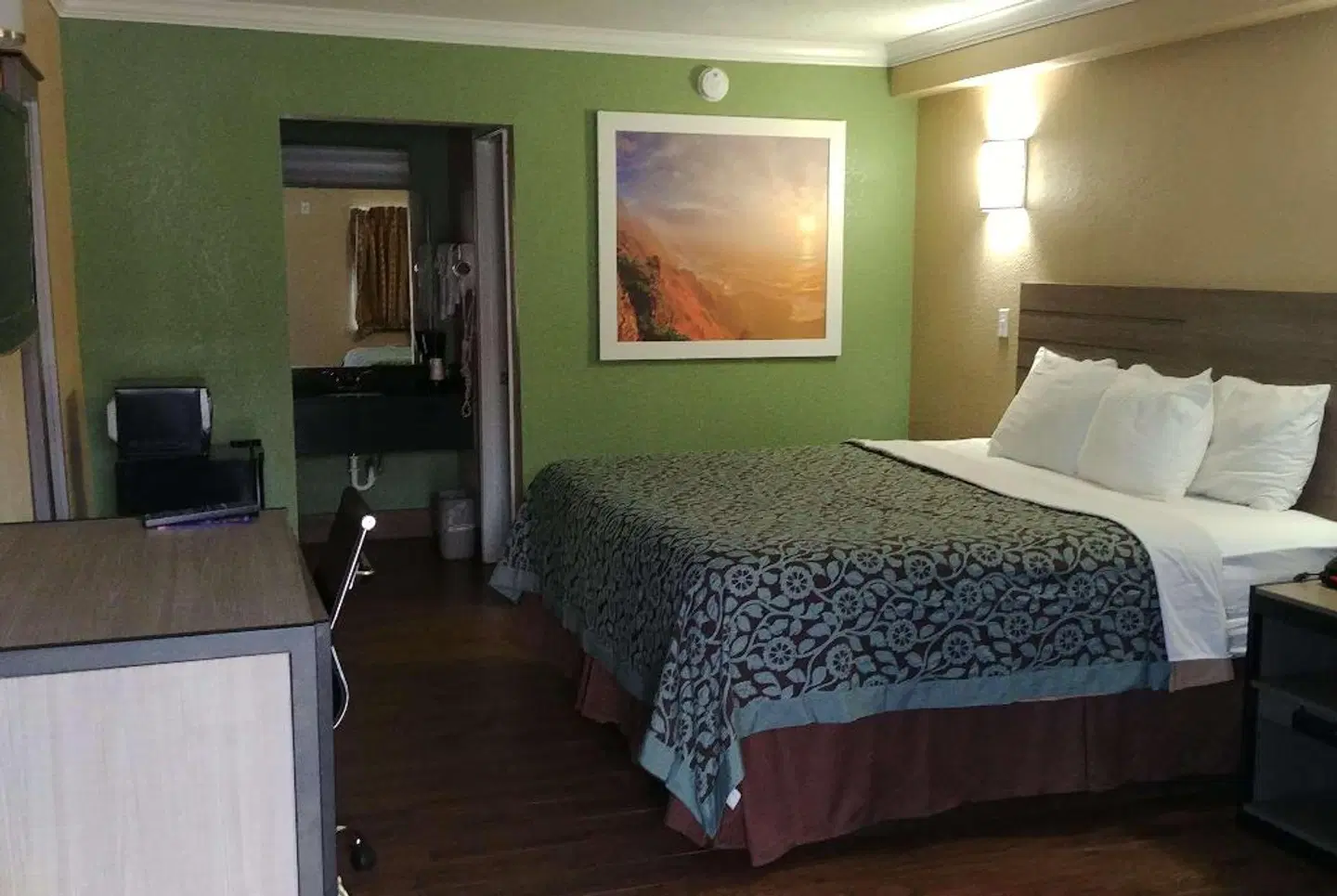 Days Inn by Wyndham Houston East ROOM_EXAMPLE