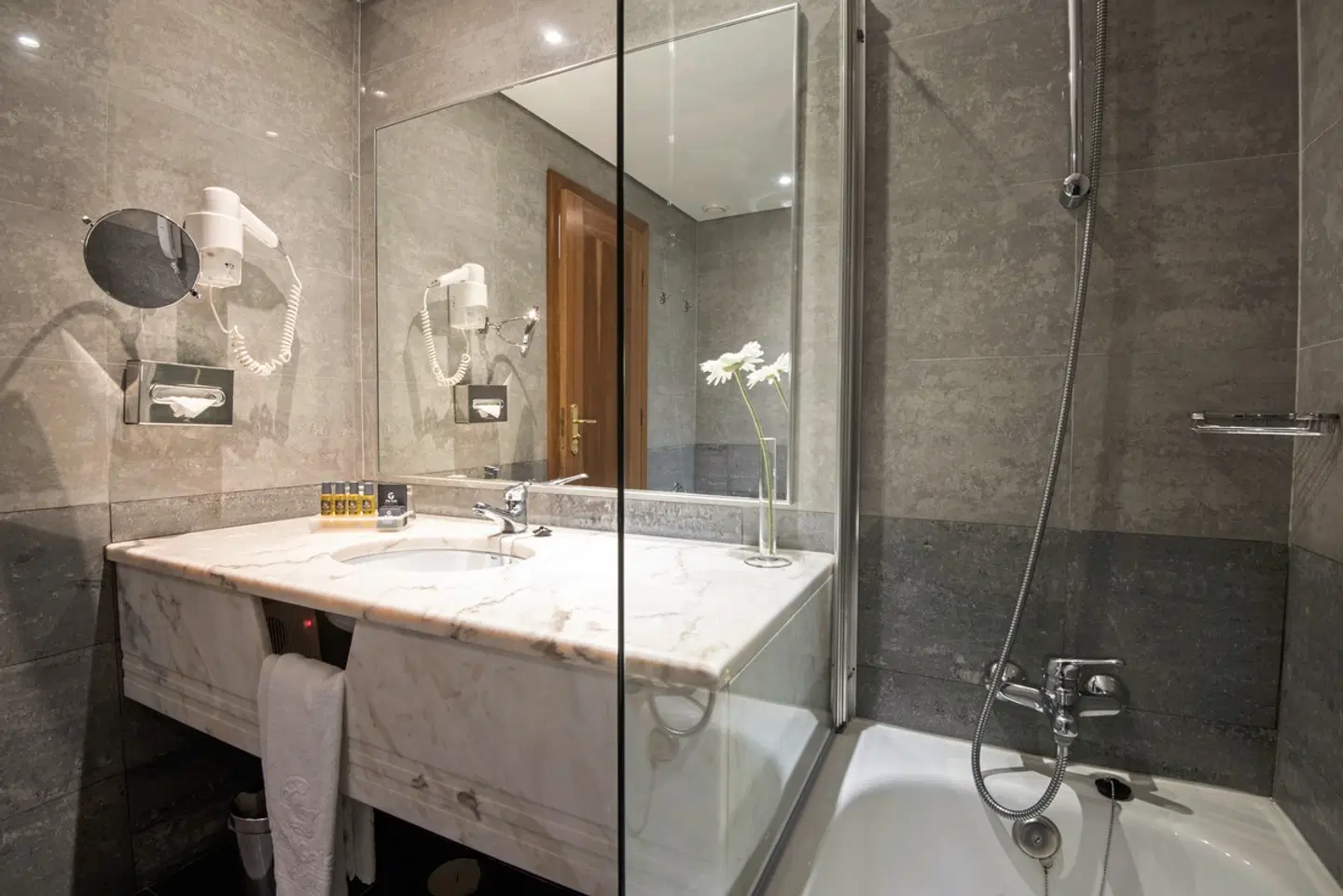 Vila Galé Porto Badezimmer