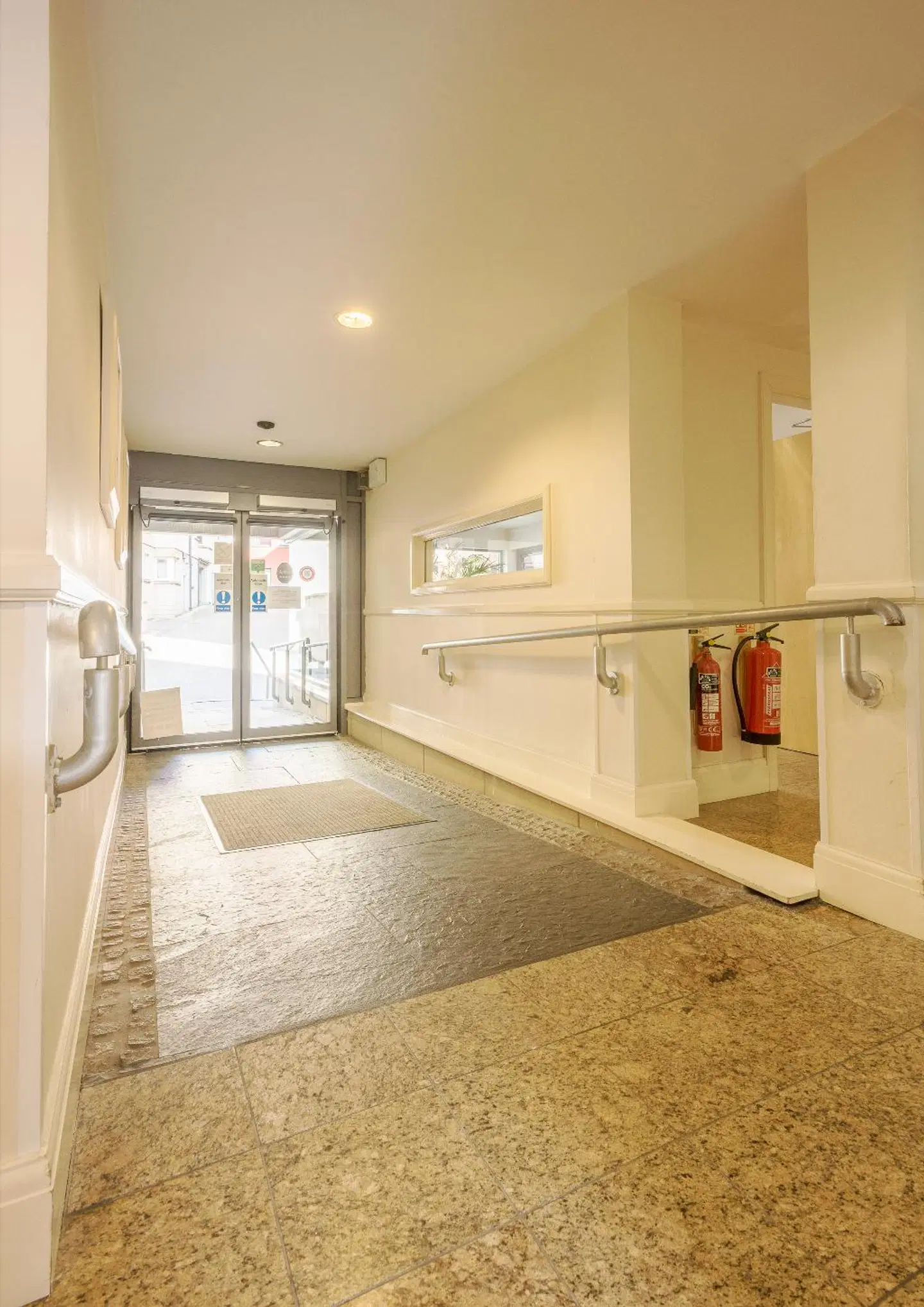 Holyrood Aparthotel Badezimmer