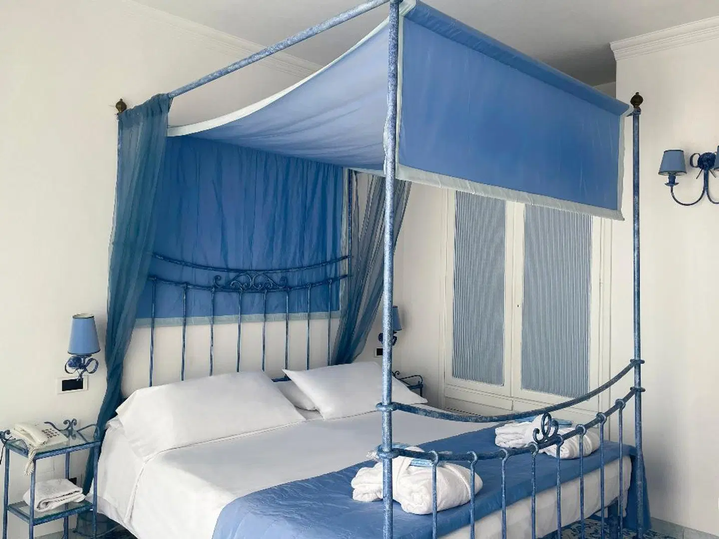 Regina Cristina ROOM_EXAMPLE