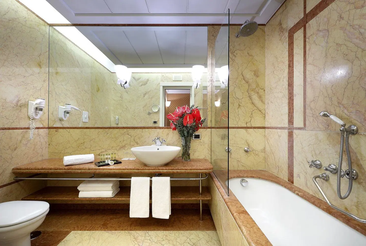 Eurostars Hotel Excelsior Badezimmer