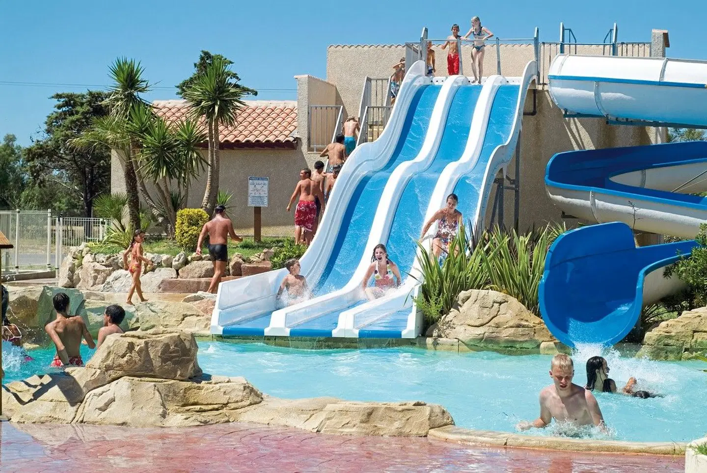 Domaine Les Mûriers OUTDOOR_POOL