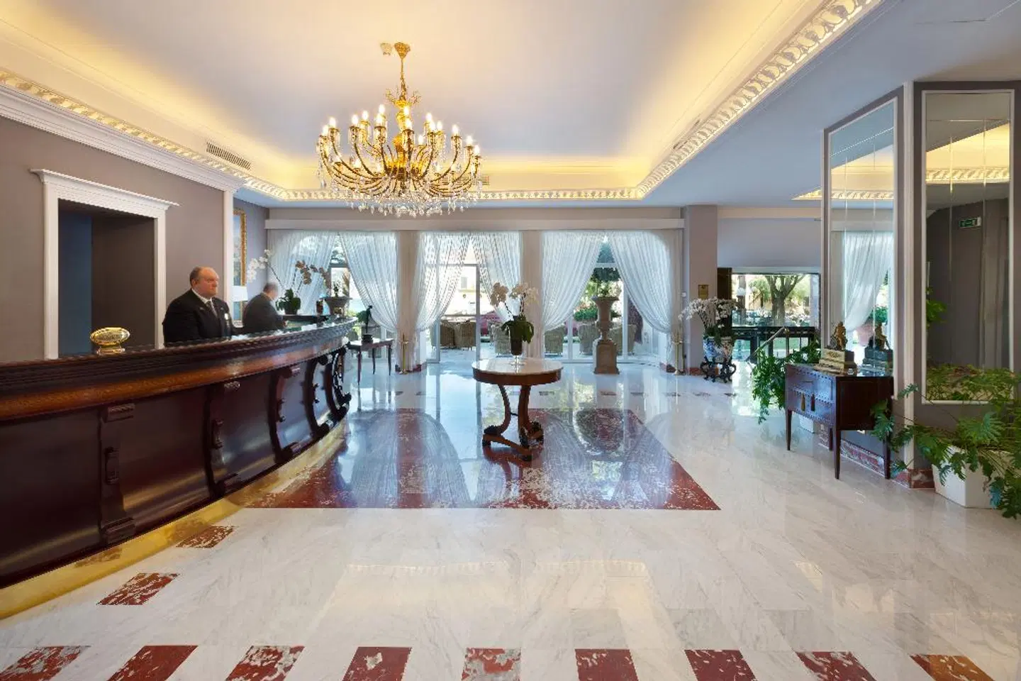 Continental LOUNGE_LOBBY