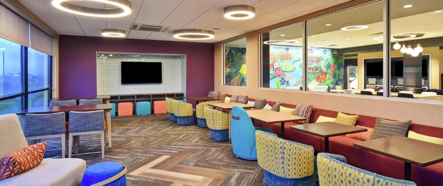 Tru by Hilton Traverse City Bar