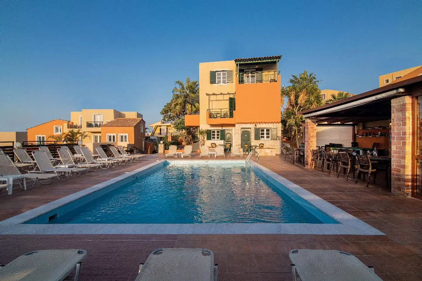 Golden Valantin Apartments OUTDOOR_POOL