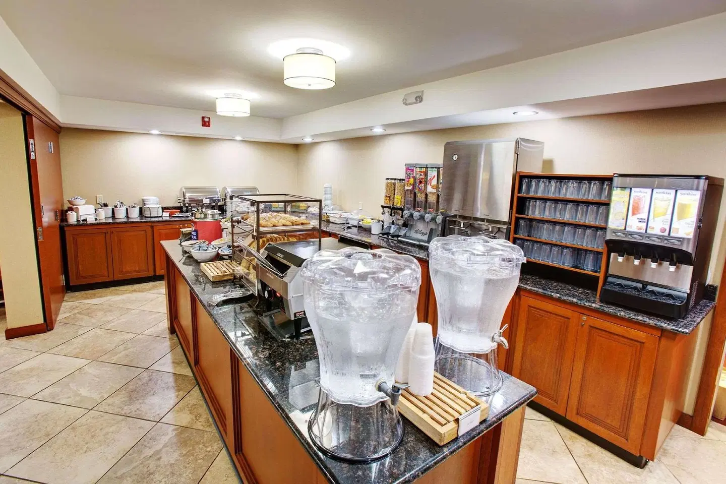 Country Inn & Suites by Radisson, Traverse City, MI Restaurant