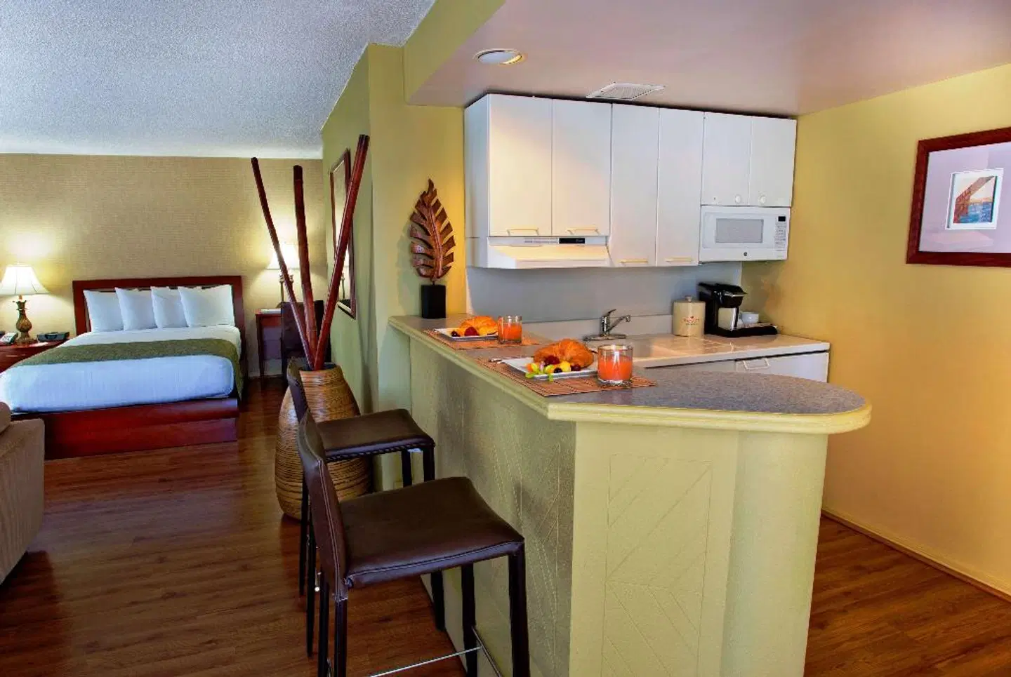 Ramada Plaza Waikiki Bar