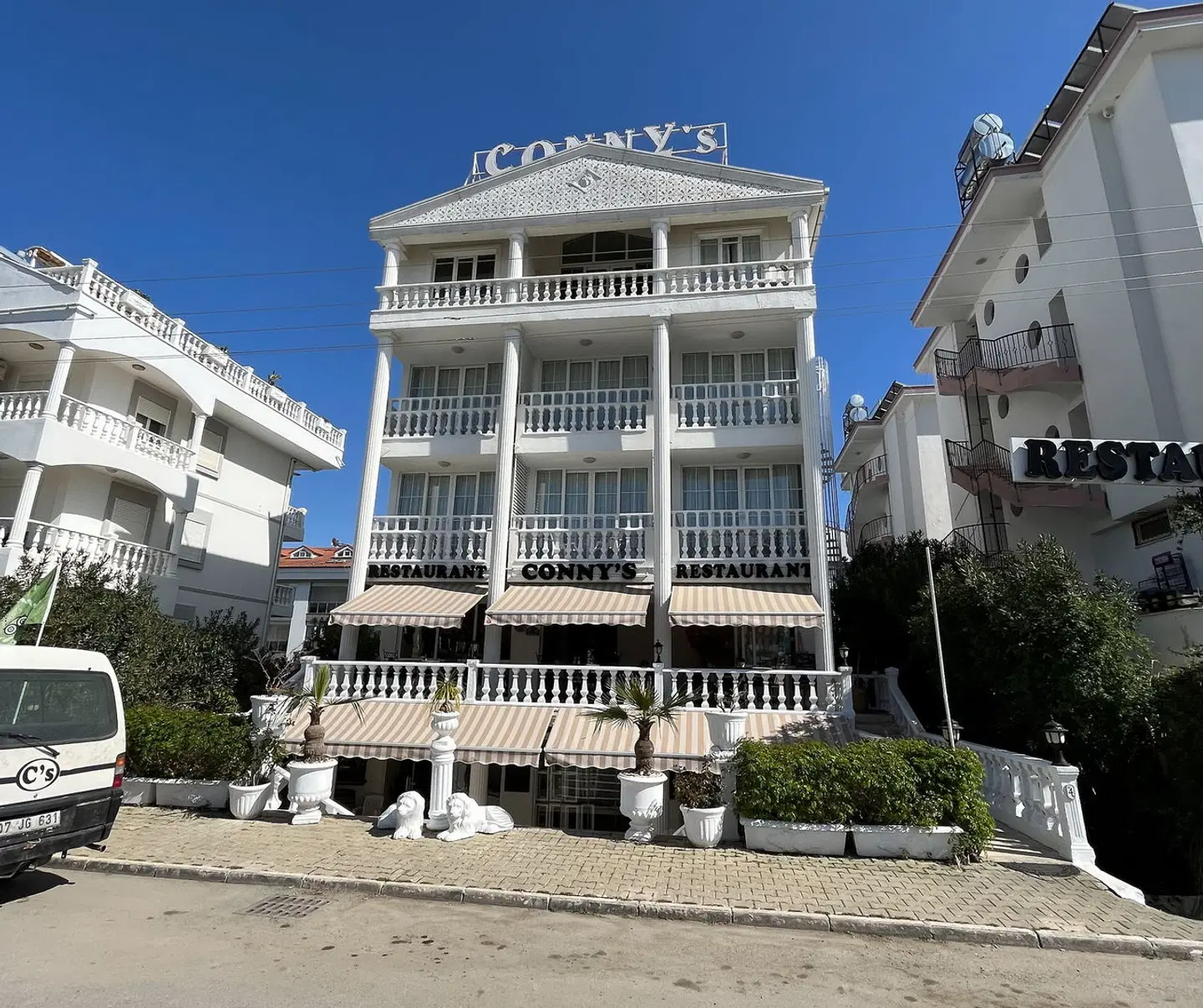 Conny's Hotel EXTERIOR