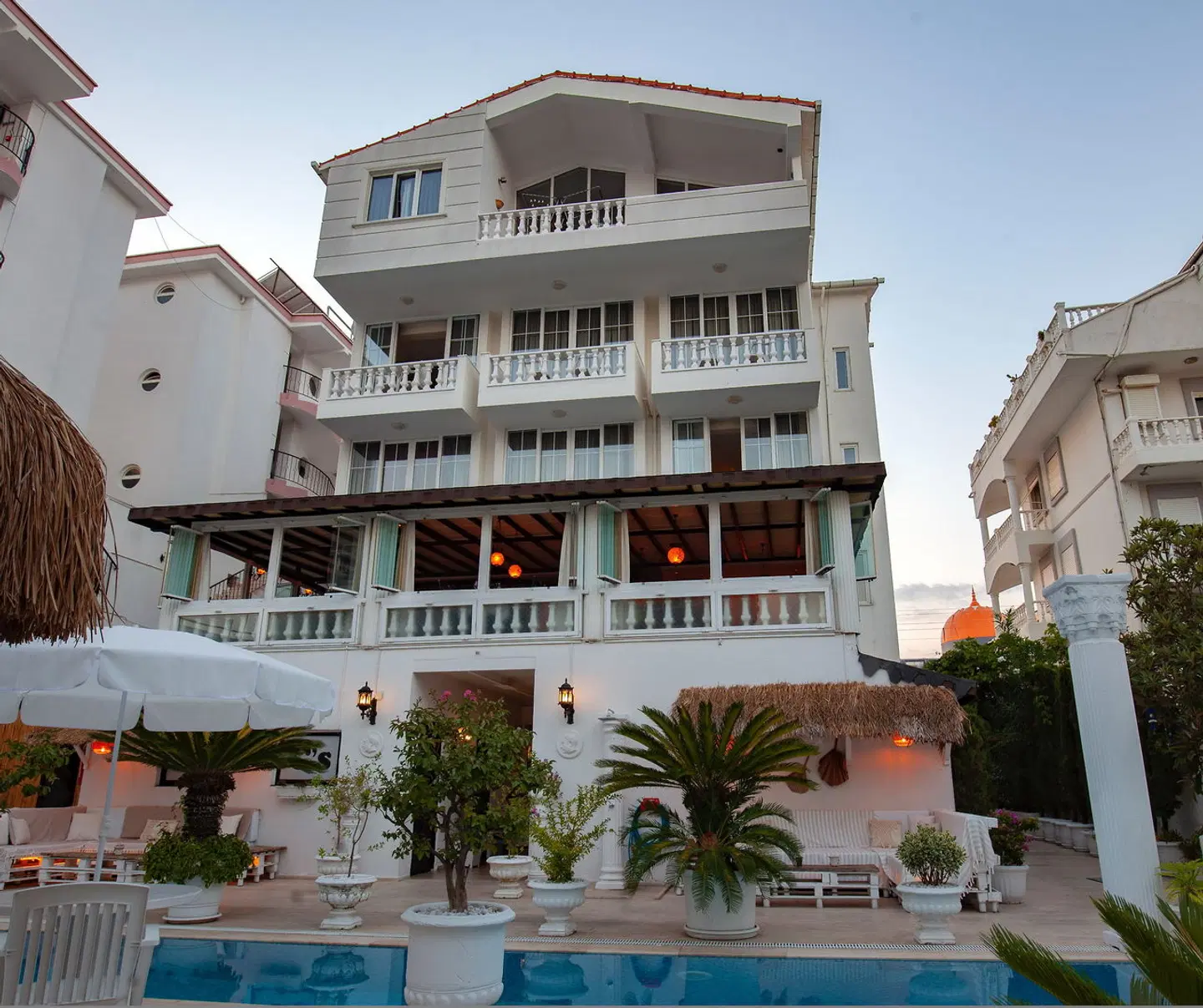 Conny's Hotel EXTERIOR