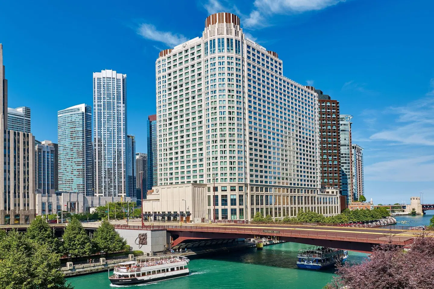 Sheraton Grand Chicago EXTERIOR