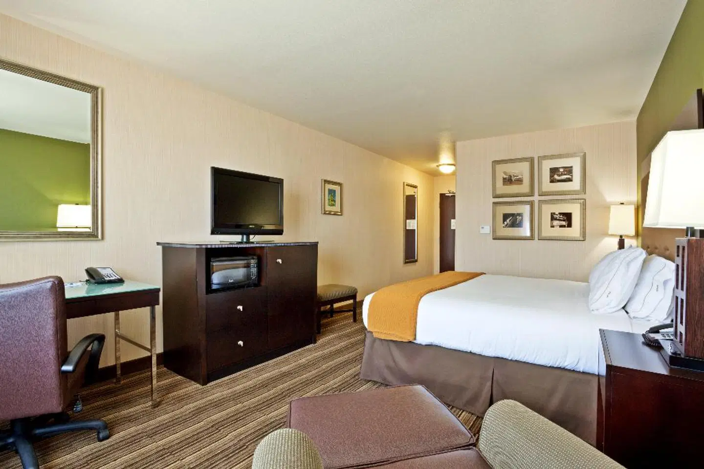 Holiday Inn Express & Suites Twin Falls ROOM_EXAMPLE