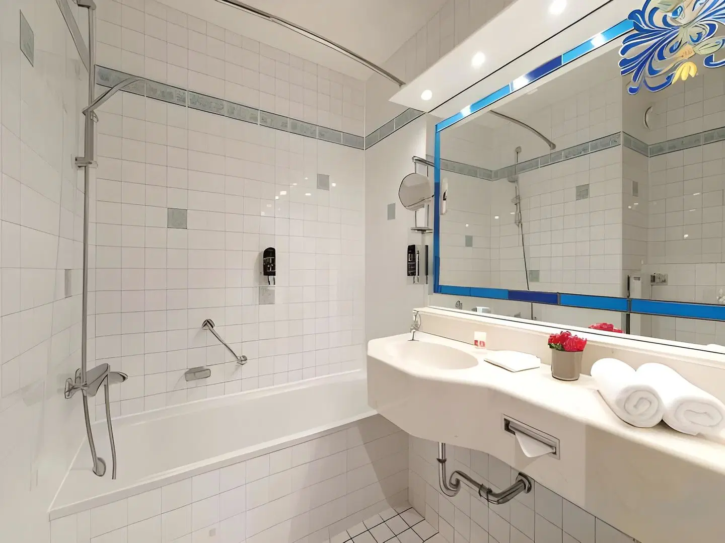 Leonardo Hotel Munich Arabellapark Badezimmer