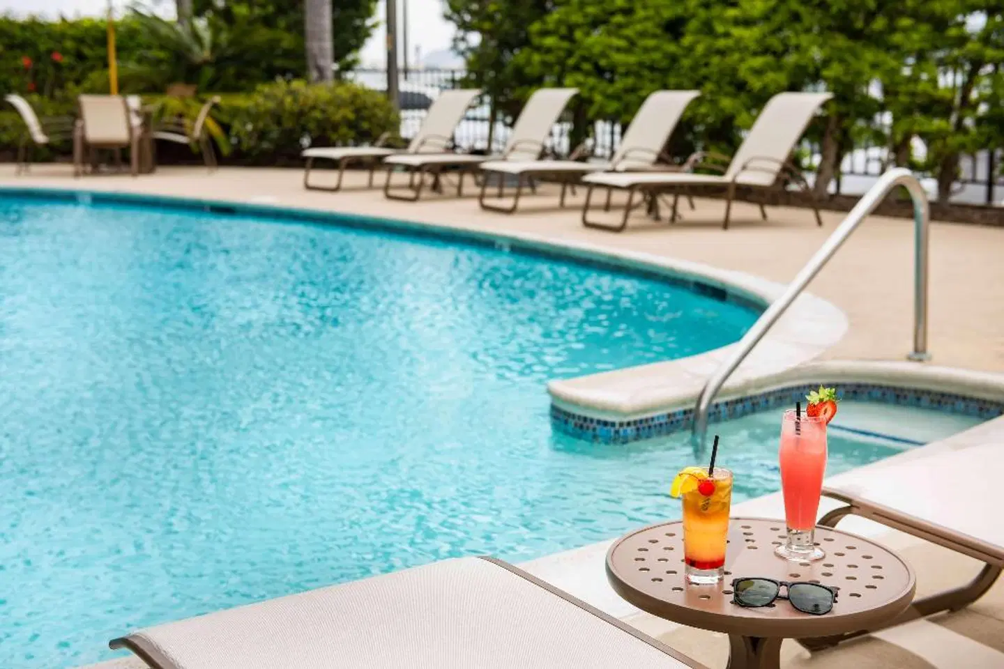 Hilton San Diego Airport/Harbor Island OUTDOOR_POOL