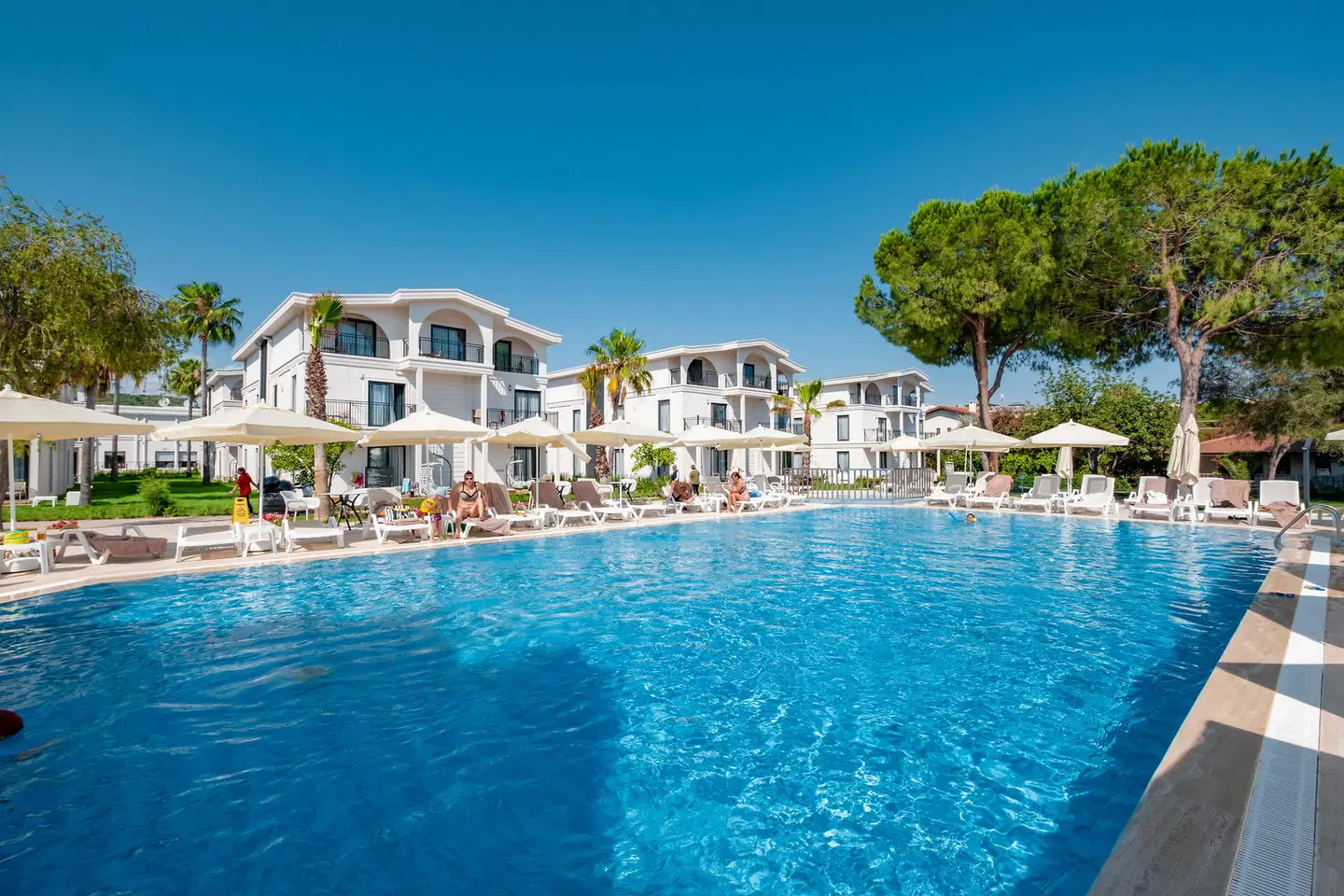 Benata Hotel OUTDOOR_POOL