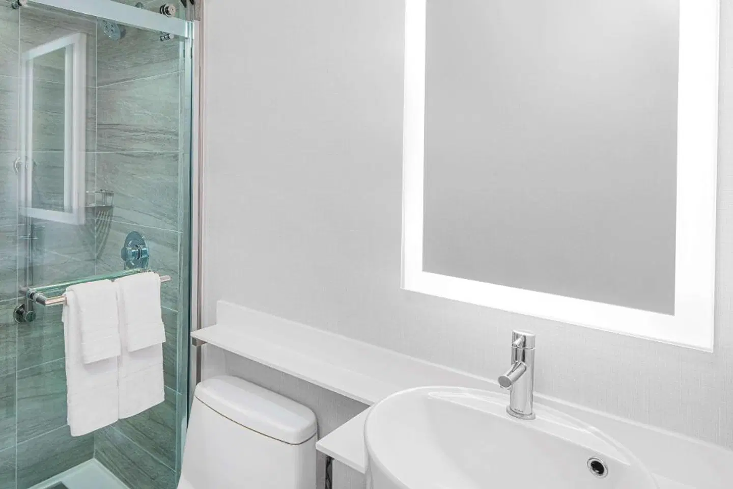 Radisson Hotel New York Times Square Badezimmer