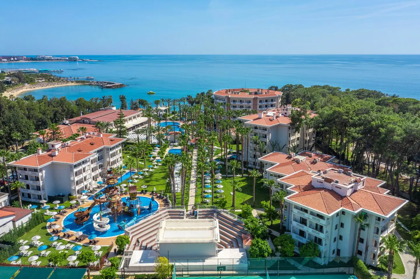 Utopia Resort & Residence EXTERIOR