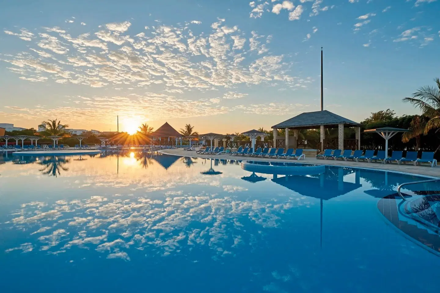 Aston Costa Verde OUTDOOR_POOL