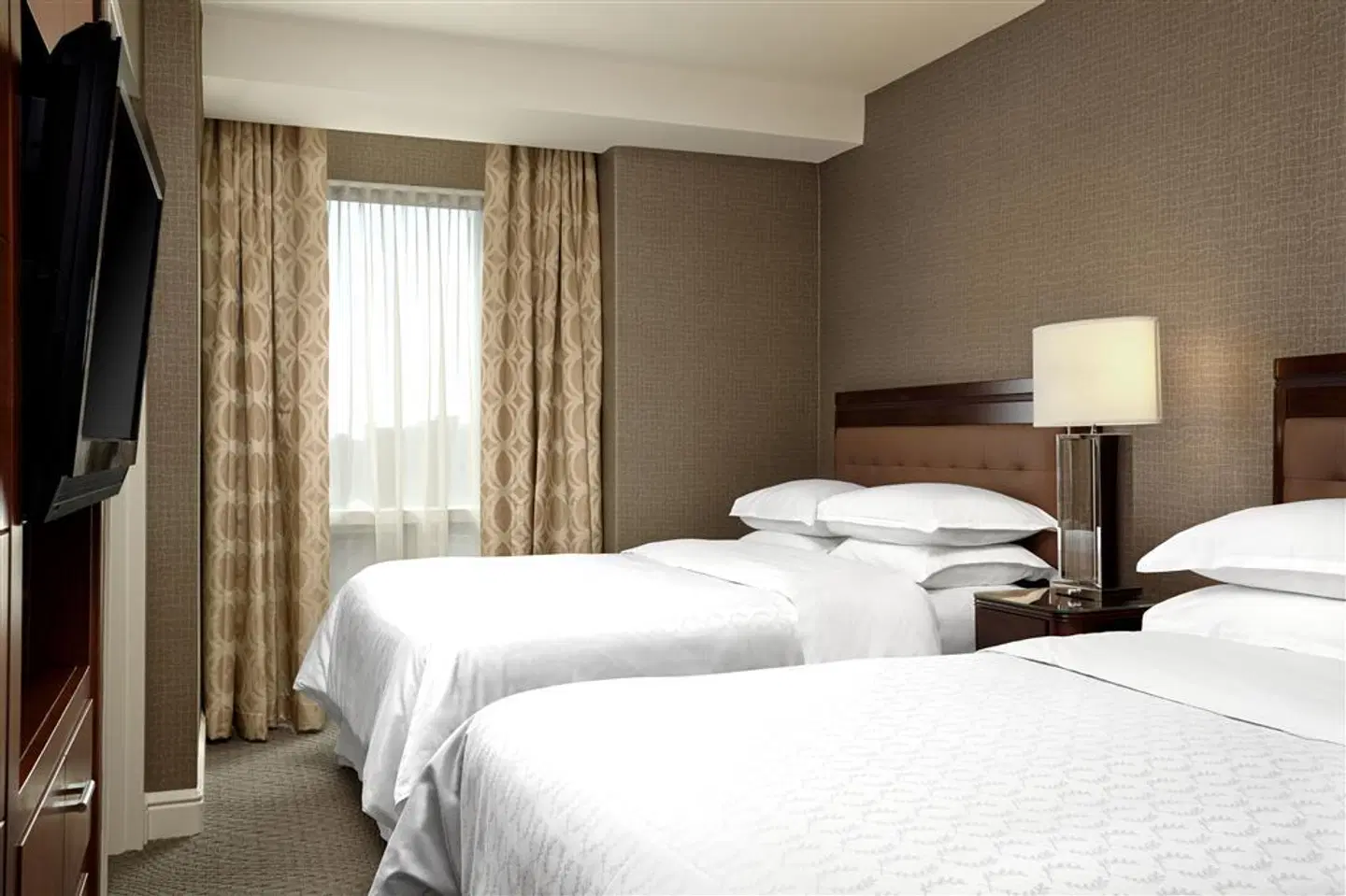 Sheraton Suites Calgary Eau Claire ROOM_EXAMPLE