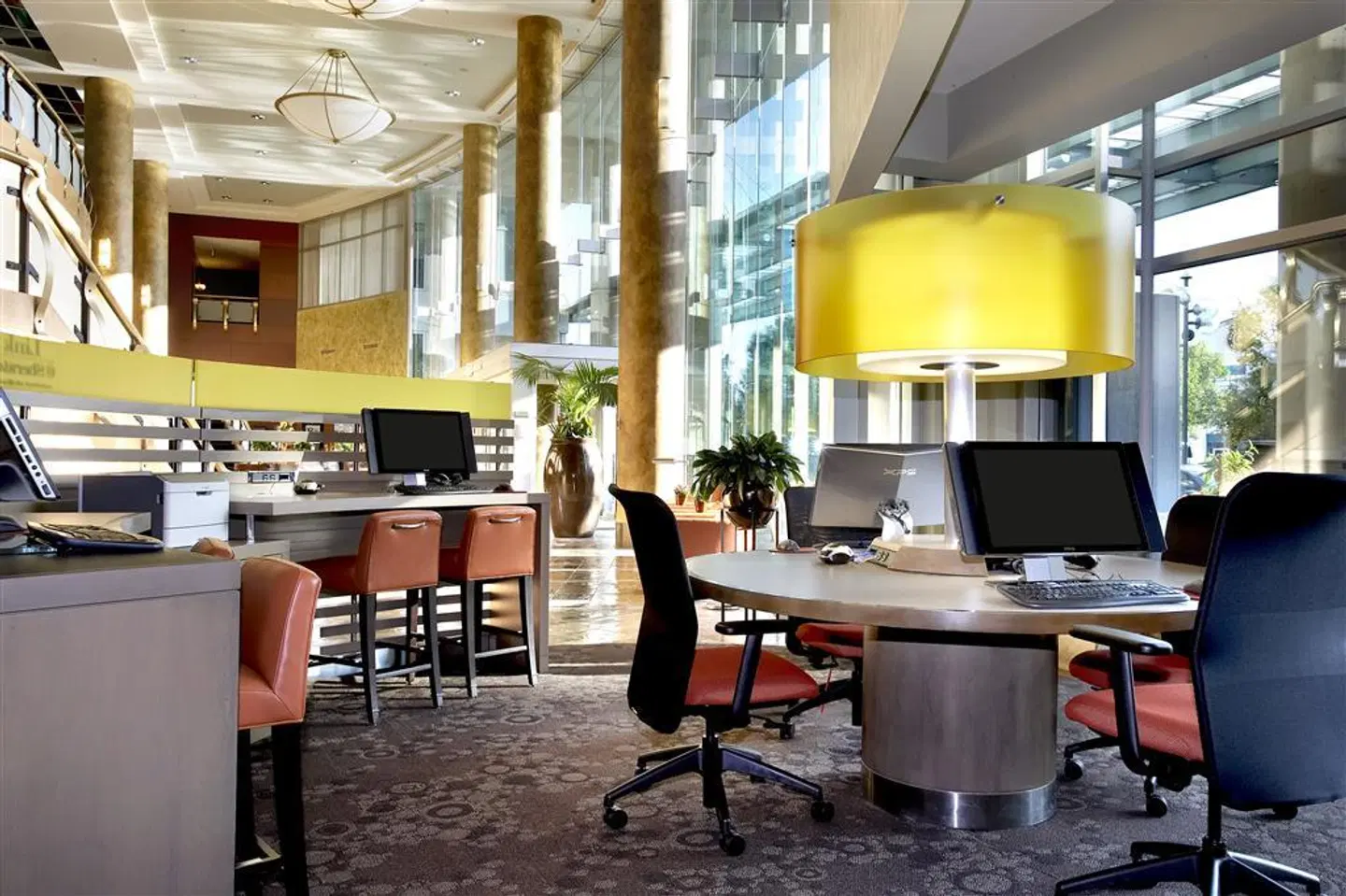 Sheraton Suites Calgary Eau Claire Bar