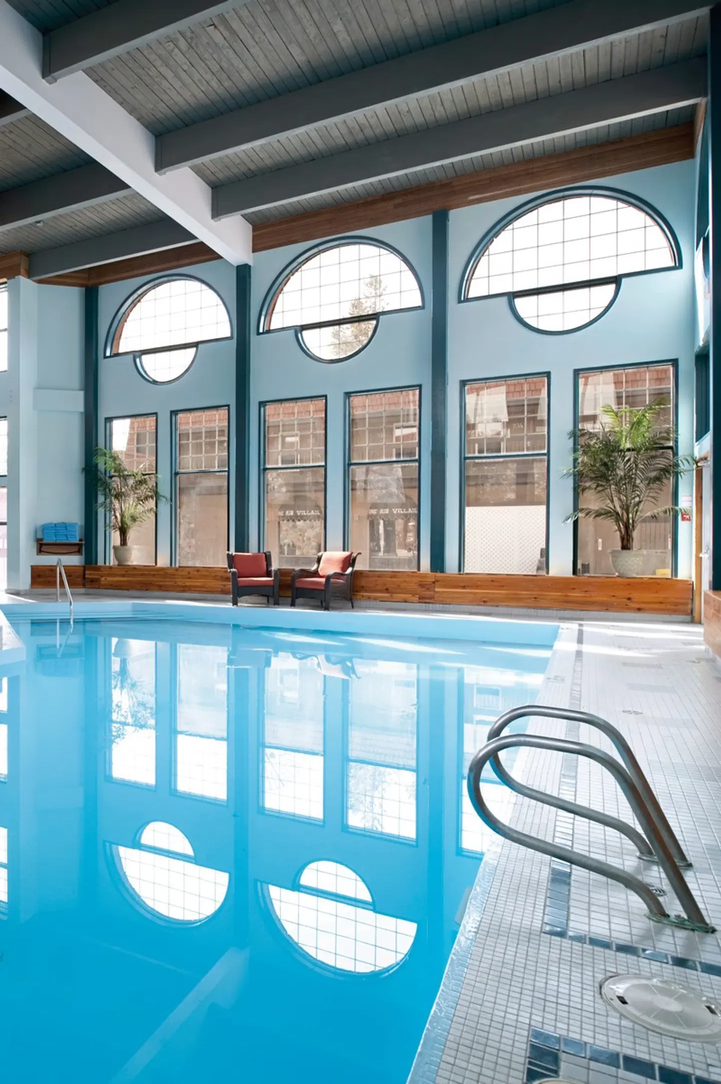 Tonquin Inn Hallenbad