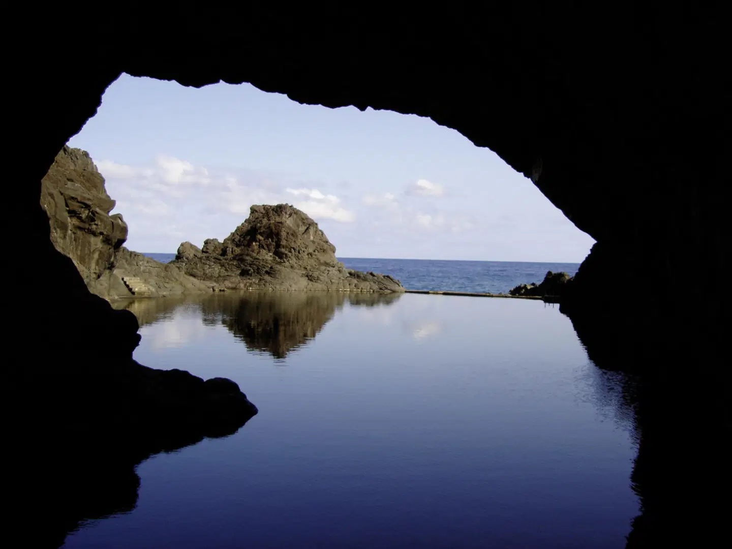 Levadas, üppige Vegetation und raue Küsten LANDSCAPE