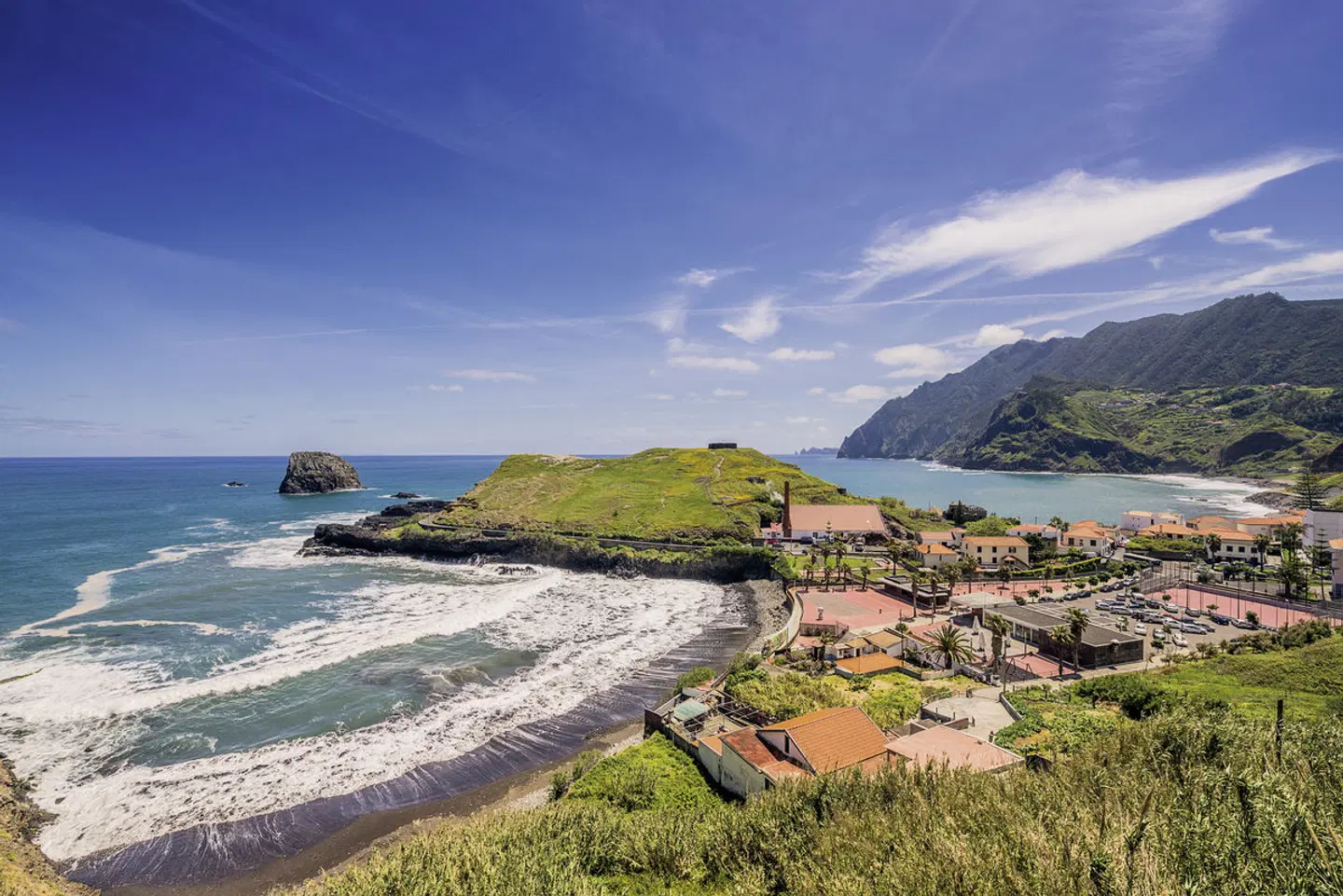 Levadas, üppige Vegetation und raue Küsten LANDSCAPE