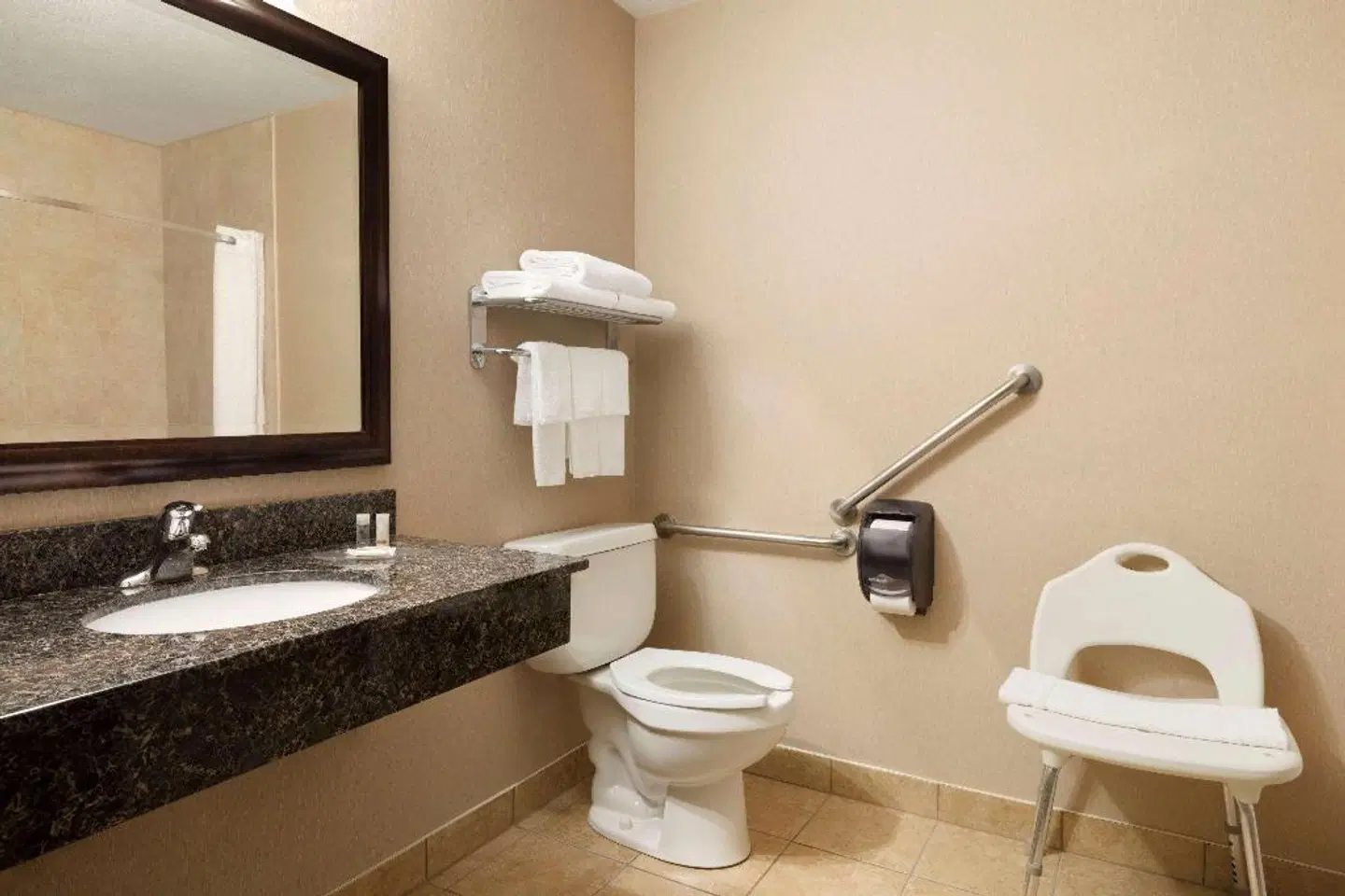 Days Inn by Wyndham Innisfail Badezimmer