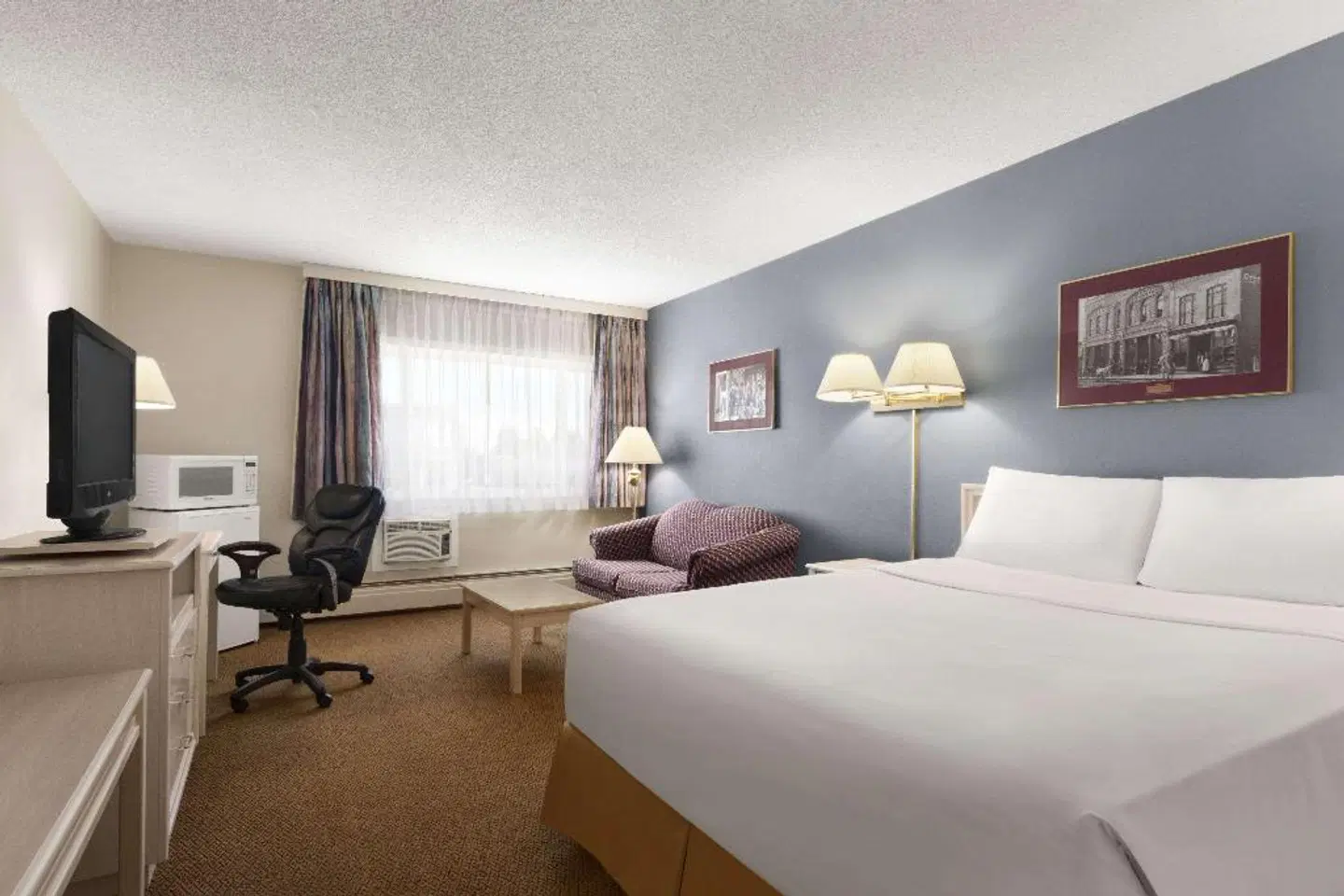 Travelodge by Wyndham Calgary South ROOM_EXAMPLE